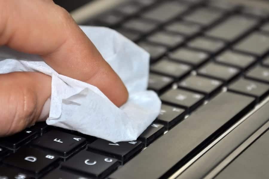 cách vệ sinh bàn phím laptop đơn giản