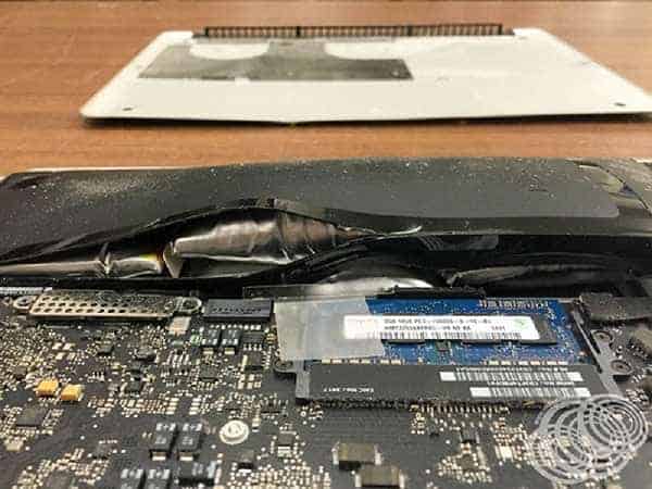 Pin Laptop Bị Phồng Làm Tăng Nguy Cơ Cháy Nổ